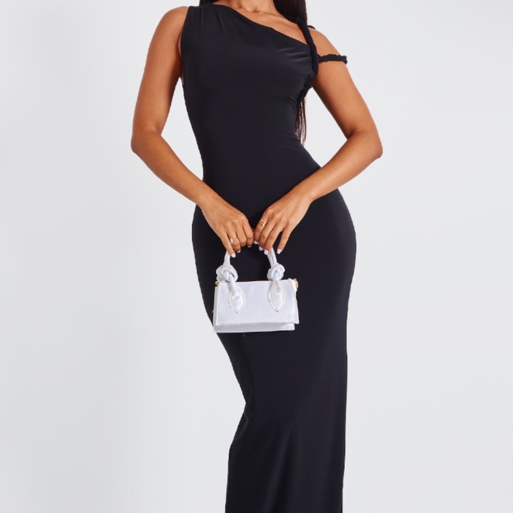 Elegant Black One-Shoulder Dress